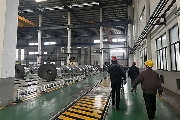 Overseas customers visit our tinplate factory